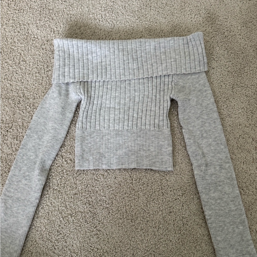Super soft gray long sleeve sweater top - cropped and very stretchy